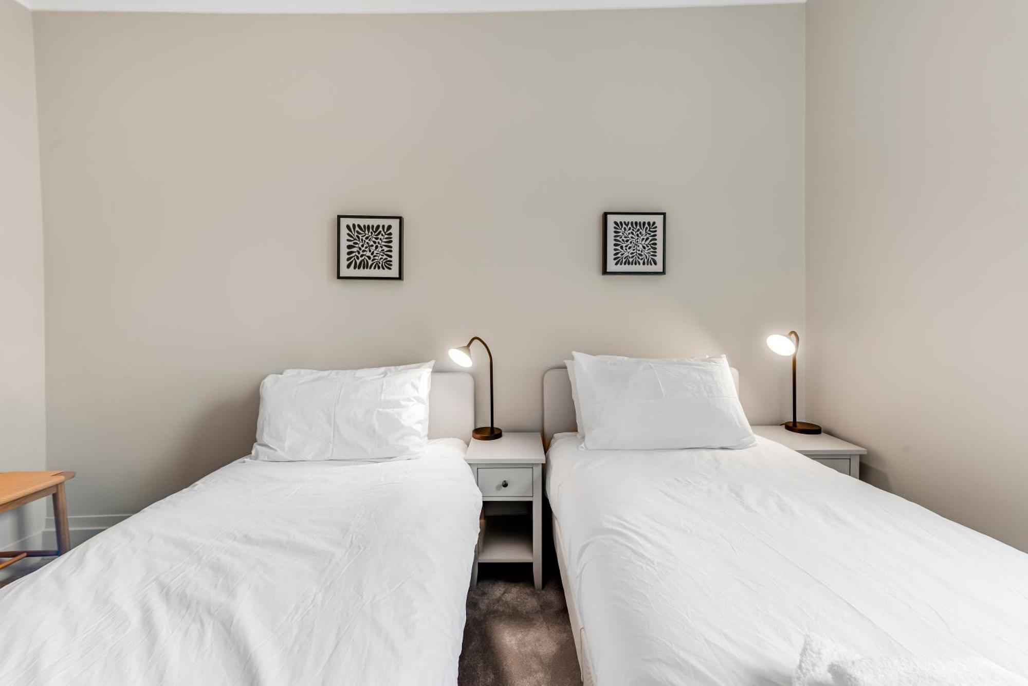 Luxury 3 Bed Apartment With Balcony In Kensington Olympia Londýn Exteriér fotografie